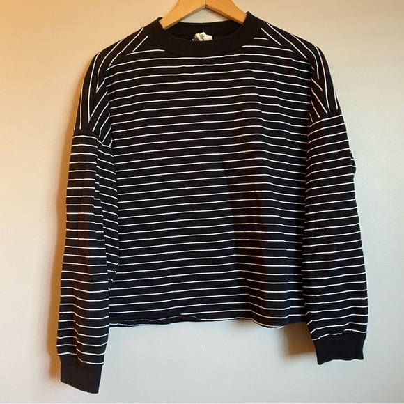 Others Follow. Crew-neck sweater. Striped. Extra small. 100% cotton. Boxy fit. - Picture 4 of 5